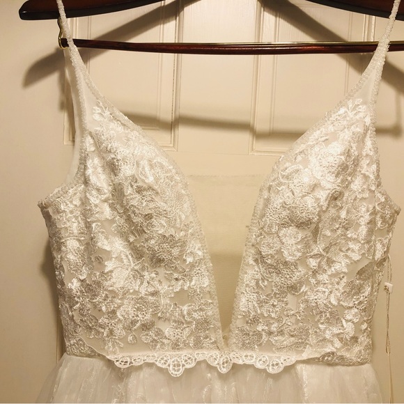 Romantic Ivory Beachy/Boho Wedding Dress - NWT - Picture 5 of 8